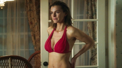 Pic: Betty Gilpin in Three Women