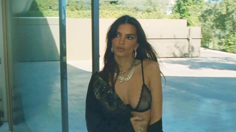 Pic: Emily Ratajkowski in I Know?