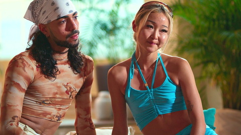 Pic: Ash Lee in Couple to Throuple