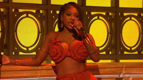 Pic: Summer Walker in Saturday Night Live