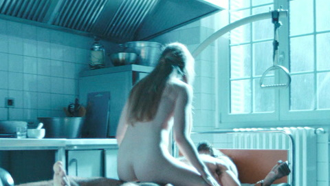 Pic: Roxane Arnal in Anthracite