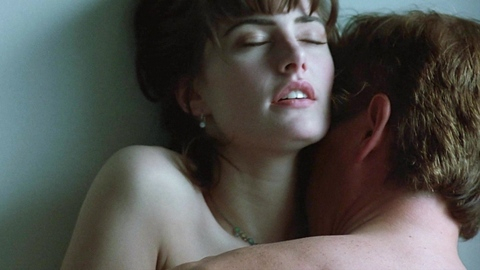 Pic: Mädchen Amick in The Courtyard