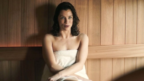 Pic: Jessica De Gouw in The Couple Next Door