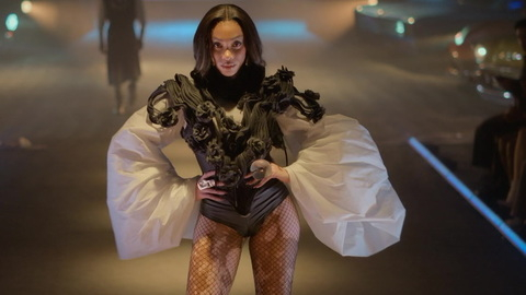 Pic: Winnie Harlow in grown-ish