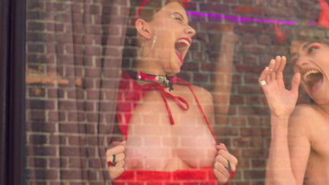 Pic: Victoria Biocca in Six Is Not a Crowd