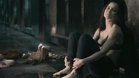 Pic: Alice Braga in Dark Matter