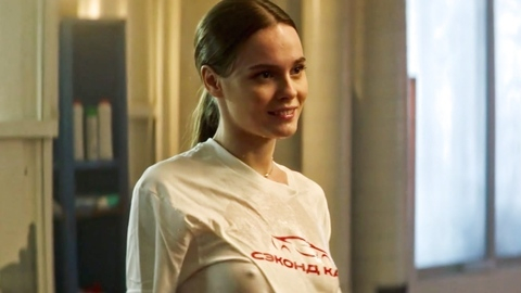 Pic: Angelina Strechina in Sisters