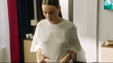 Pic: Angelina Strechina in Sisters