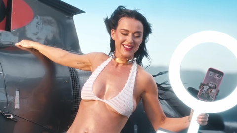 Pic: Katy Perry in Woman's World