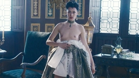 Pic: Solenn Mara-Lewis in The Serpent Queen