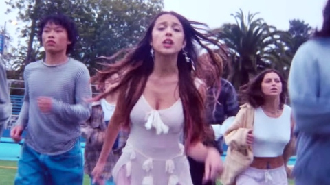 Pic: Olivia Rodrigo in Traitor