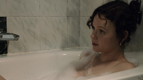 Pic: Thora Birch in Train