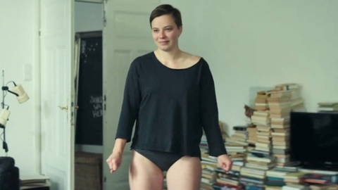 Pic: Saskia Rosendahl in Dying