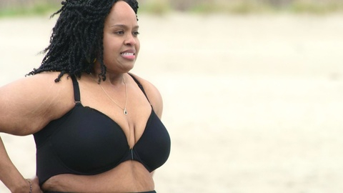 Pic: Natasha Rothwell in How to Die Alone