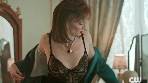 Pic: Sophie Turner in Joan