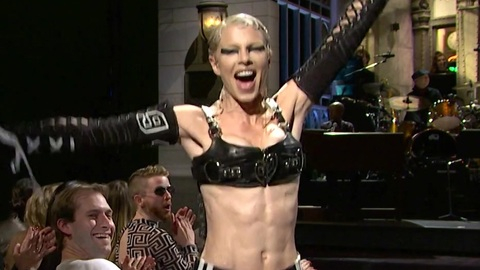 Pic: Julia Fox in Saturday Night Live (1975)