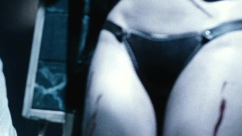 Pic: Isabelle Van Waes in FearDotCom (2002)