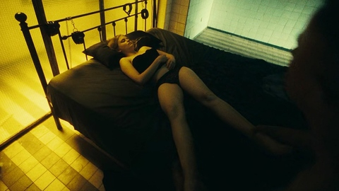 Pic: Julia Polaczek in X-Rated Queen