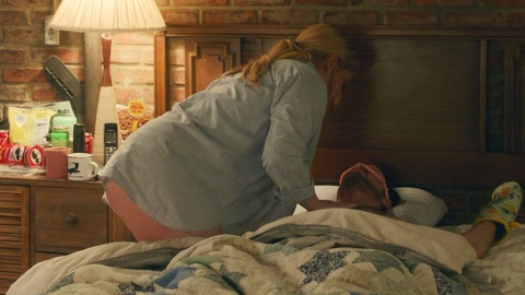 Pic: Amy Schumer in Kinda Pregnant