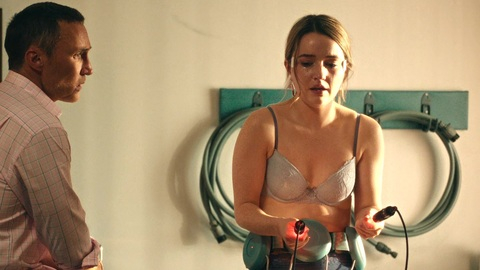 Pic: Kaitlyn Dever in Apple Cider Vinegar (2025)