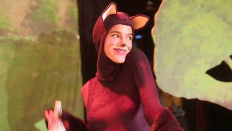 Pic: Bruna Marquezine in Benefits with Friends