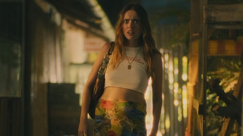 Pic: Aimée-Lou Wood in The White Lotus (2021)