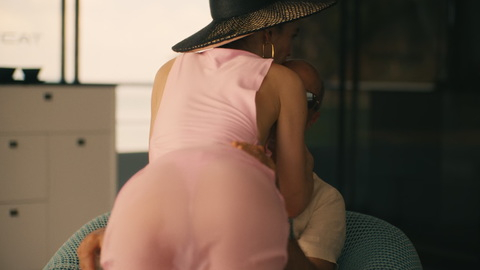 Pic: Charlotte Le Bon in The White Lotus (2021)