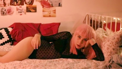 Pic: Sara Toth in Lovecut
