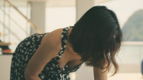 Pic: Parker Posey in The White Lotus (2021)