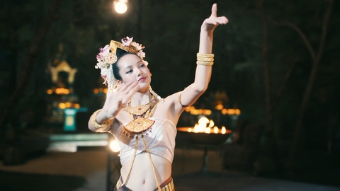 Pic: LISA in The White Lotus