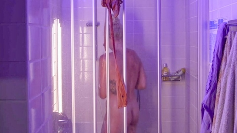 Pic: Elena Wolff in Asche