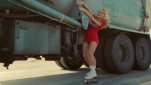 Pic: Sabrina Carpenter in Manchild (2025)