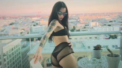 Pic: Roxette Arisa Howe in (Iconic)