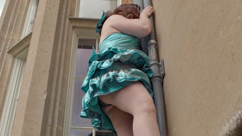 Pic: Megan Stalter in Too Much