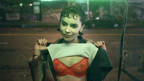 Pic: Zoë Kravitz in Caught Stealing