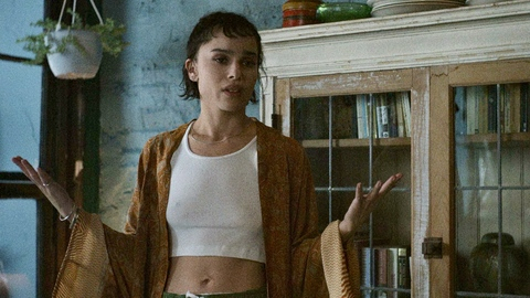 Pic: Zoë Kravitz in Caught Stealing