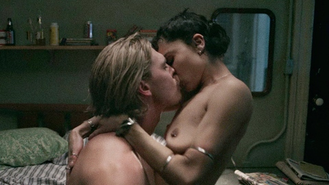 Pic: Zoë Kravitz in Caught Stealing