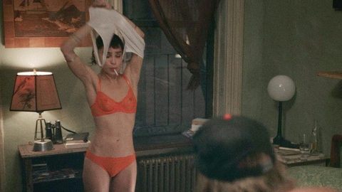 Pic: Zoë Kravitz in Caught Stealing