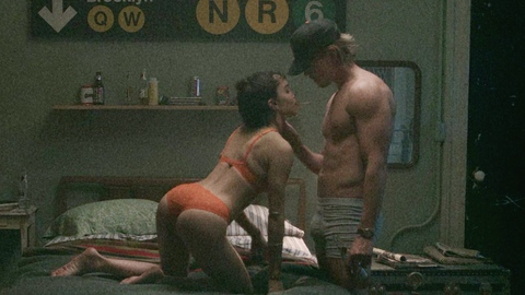 Pic: Zoë Kravitz in Caught Stealing