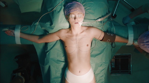 Pic: Elli Rhiannon Müller Osborne in Requiem for Selina