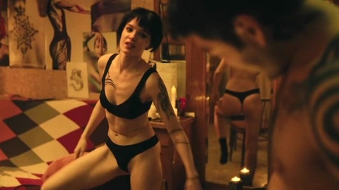 Pic: Anna Zavtur in Daring