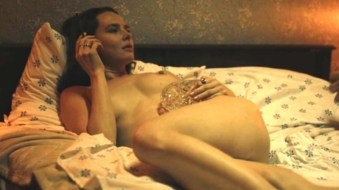 Pic: Elena Nikolaeva in Daring