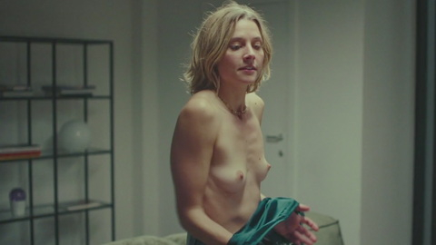Pic: Svenja Jung in Naked