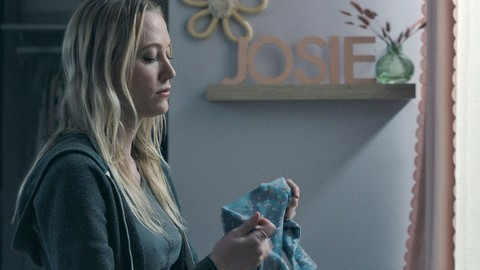 Pic: Maika Monroe in The Hand That Rocks the Cradle