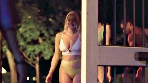 Pic: Ariel Winter in Pools (2025)