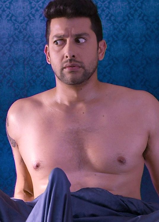 See the Hottest Aftab Shivdasani Sexy Scenes | Mr. Man