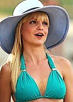 Celebrity: Mena Suvari