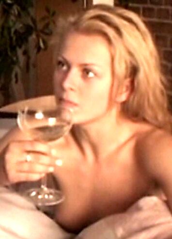 See Isabell Gerschke Nude | Isabell Gerschke Naked | Mr. Skin