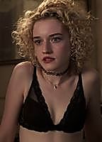 Celebrity: Julia Garner