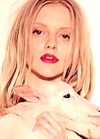 Celebrity: Elle Evans